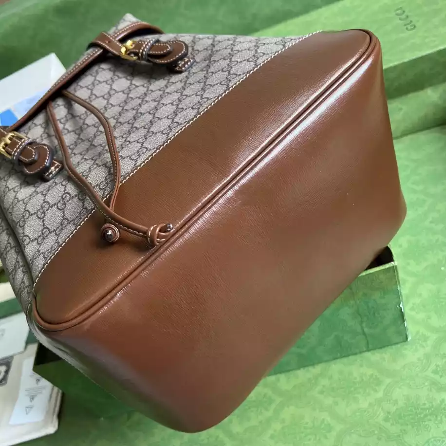Medium Backpack with Interlocking G in Beige GG Supreme - GB250