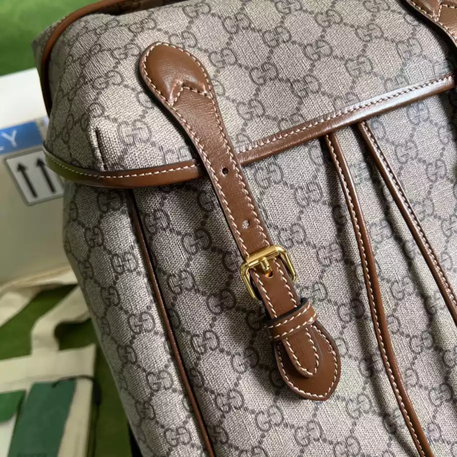 Medium Backpack with Interlocking G in Beige GG Supreme - GB250
