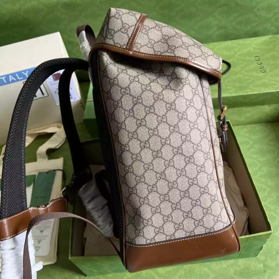 Medium Backpack with Interlocking G in Beige GG Supreme - GB250