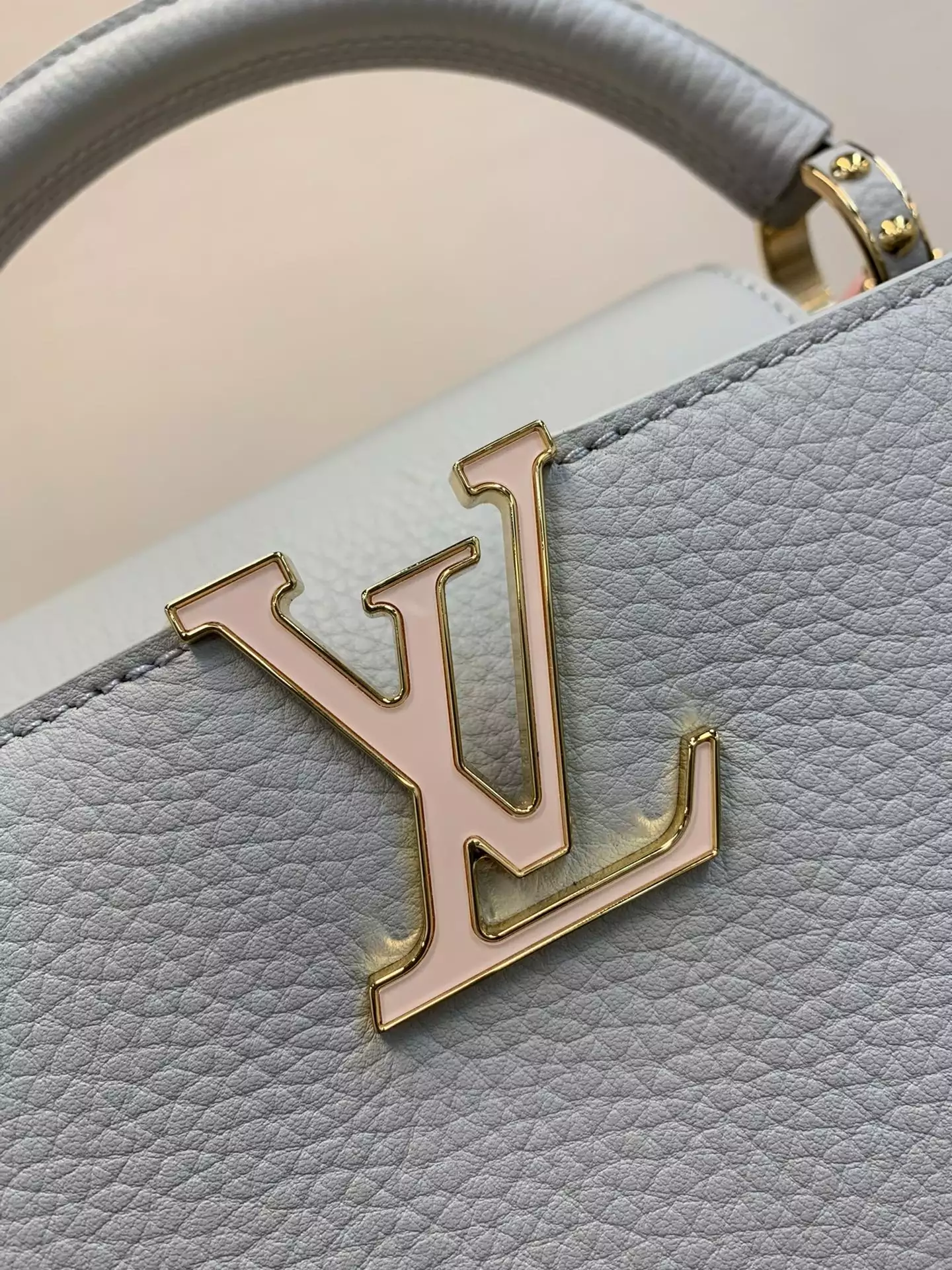 Capucines MM Blossom Chain Handbag Ice Grey