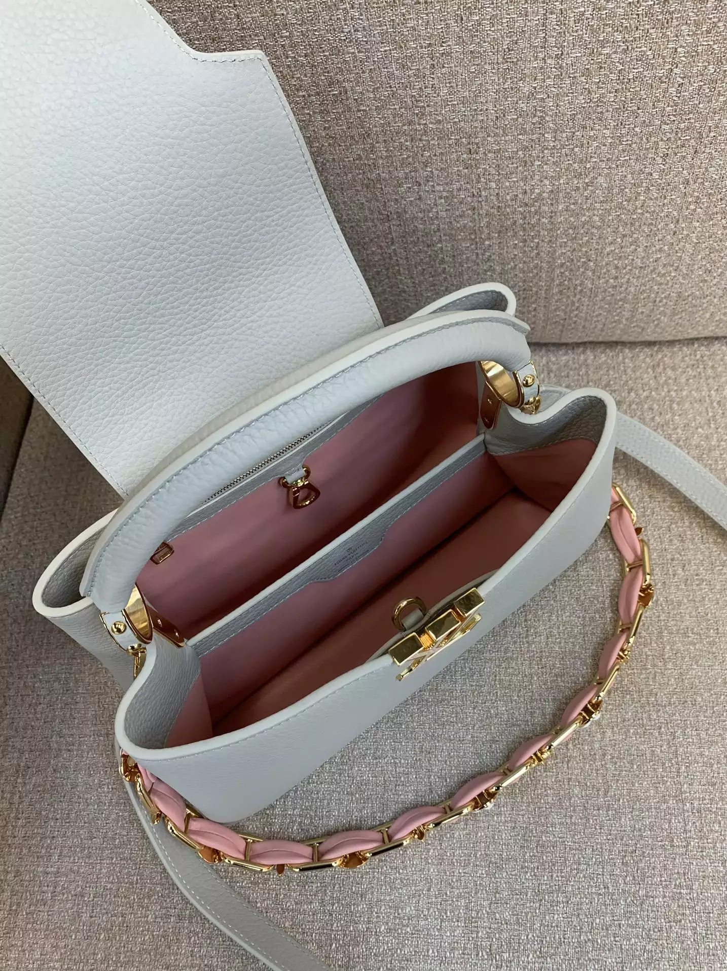 Capucines MM Blossom Chain Handbag Ice Grey