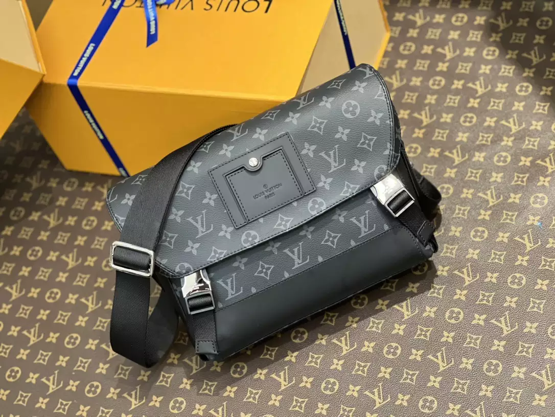 Messenger PM Voyager Monogram Eclipse Grey