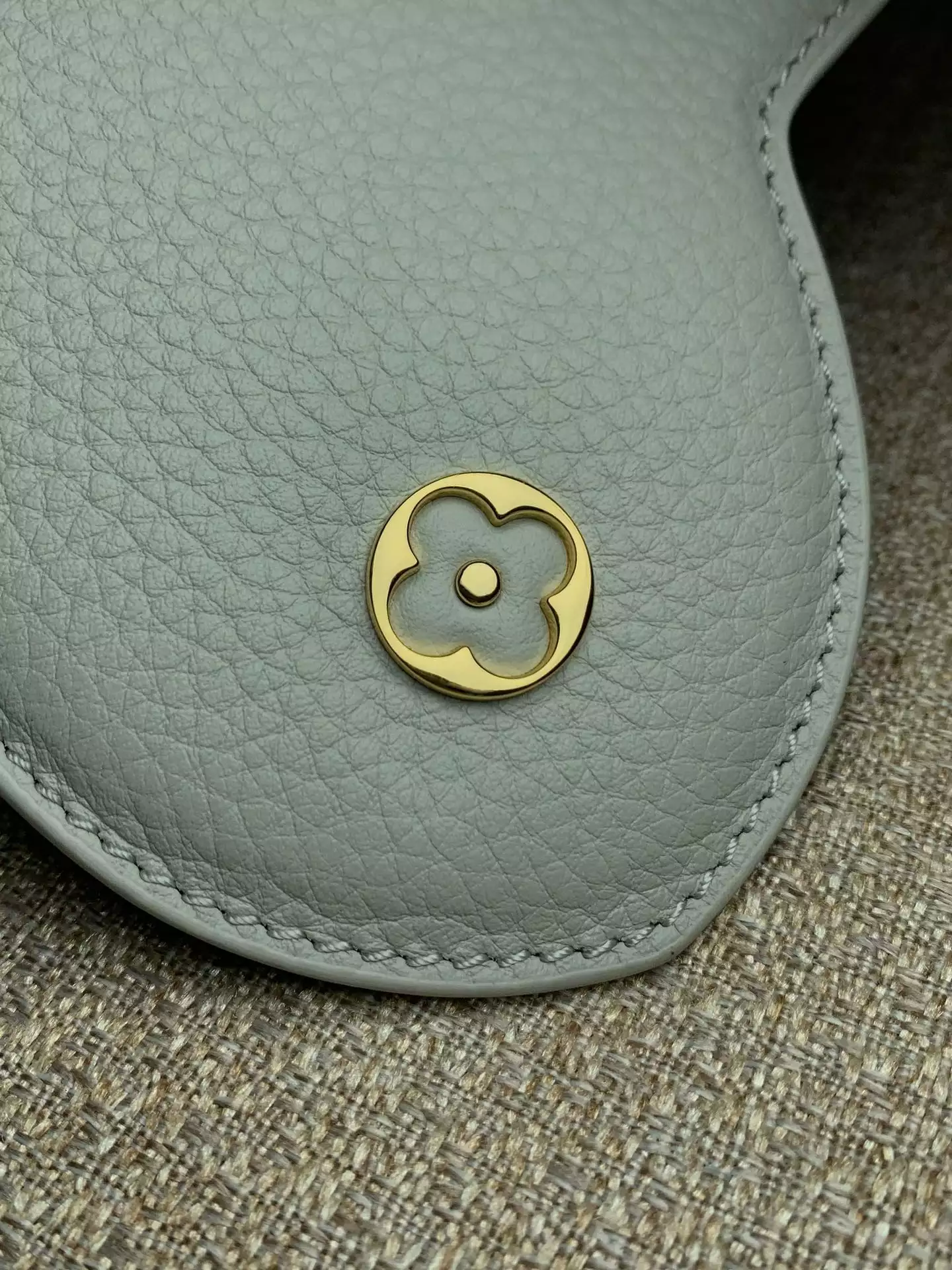 Capucines MM Blossom Chain Handbag Ice Grey