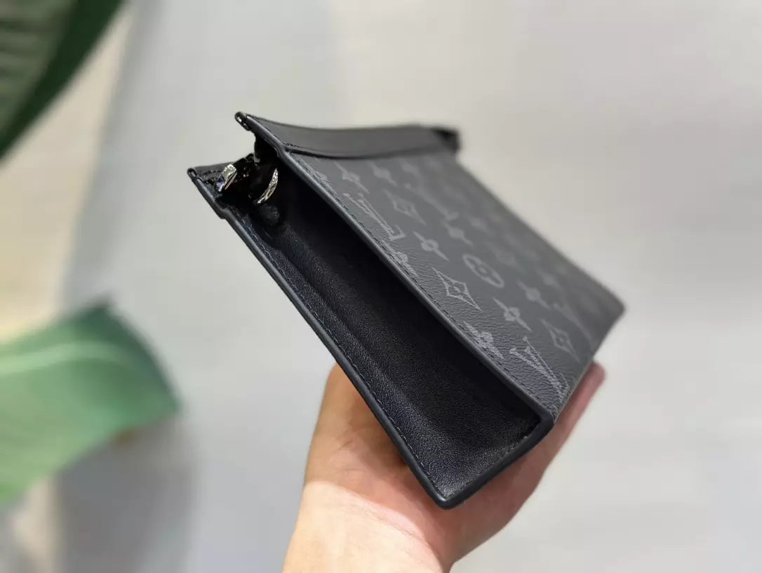 Gaston Wearable Wallet Monogram Eclipse Reverse