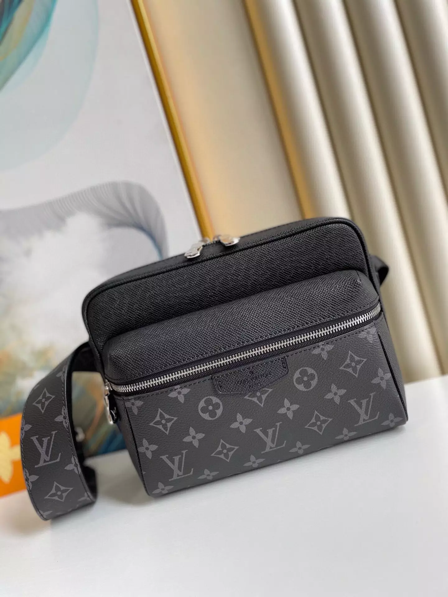 Outdoor Messenger Taigarama Black