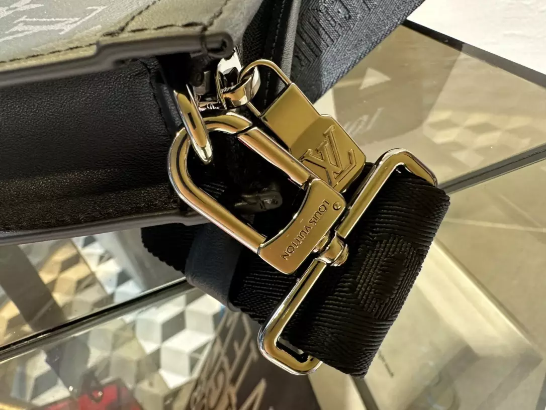 Gaston Wearable Wallet Monogram Eclipse Reverse