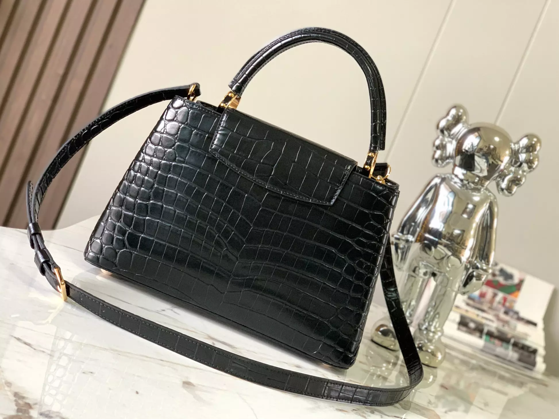 LV Capucines MM Crocodilien Mat in Black