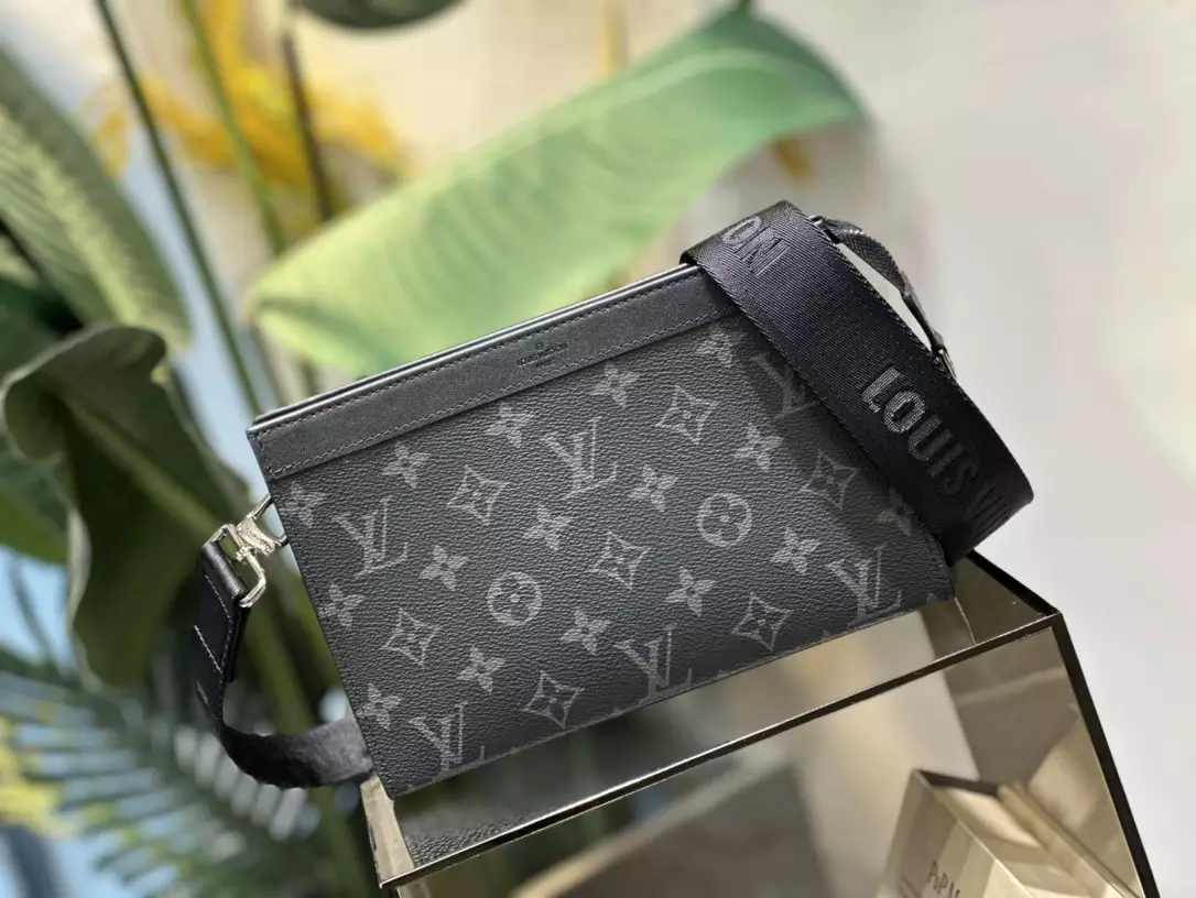 Gaston Wearable Wallet Monogram Eclipse Reverse