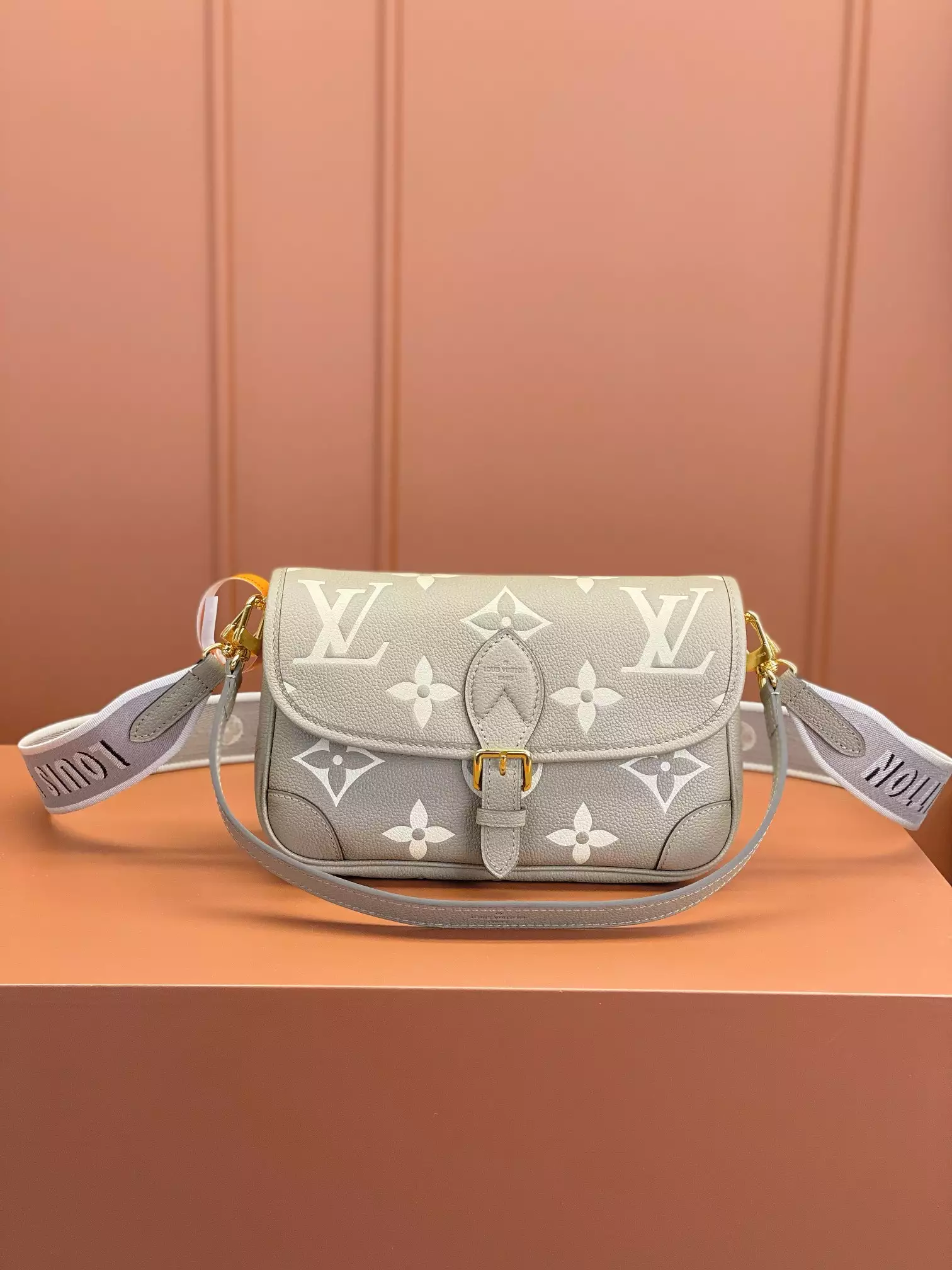 Diane Monogram Empreinte Tourterelle Beige/Cream