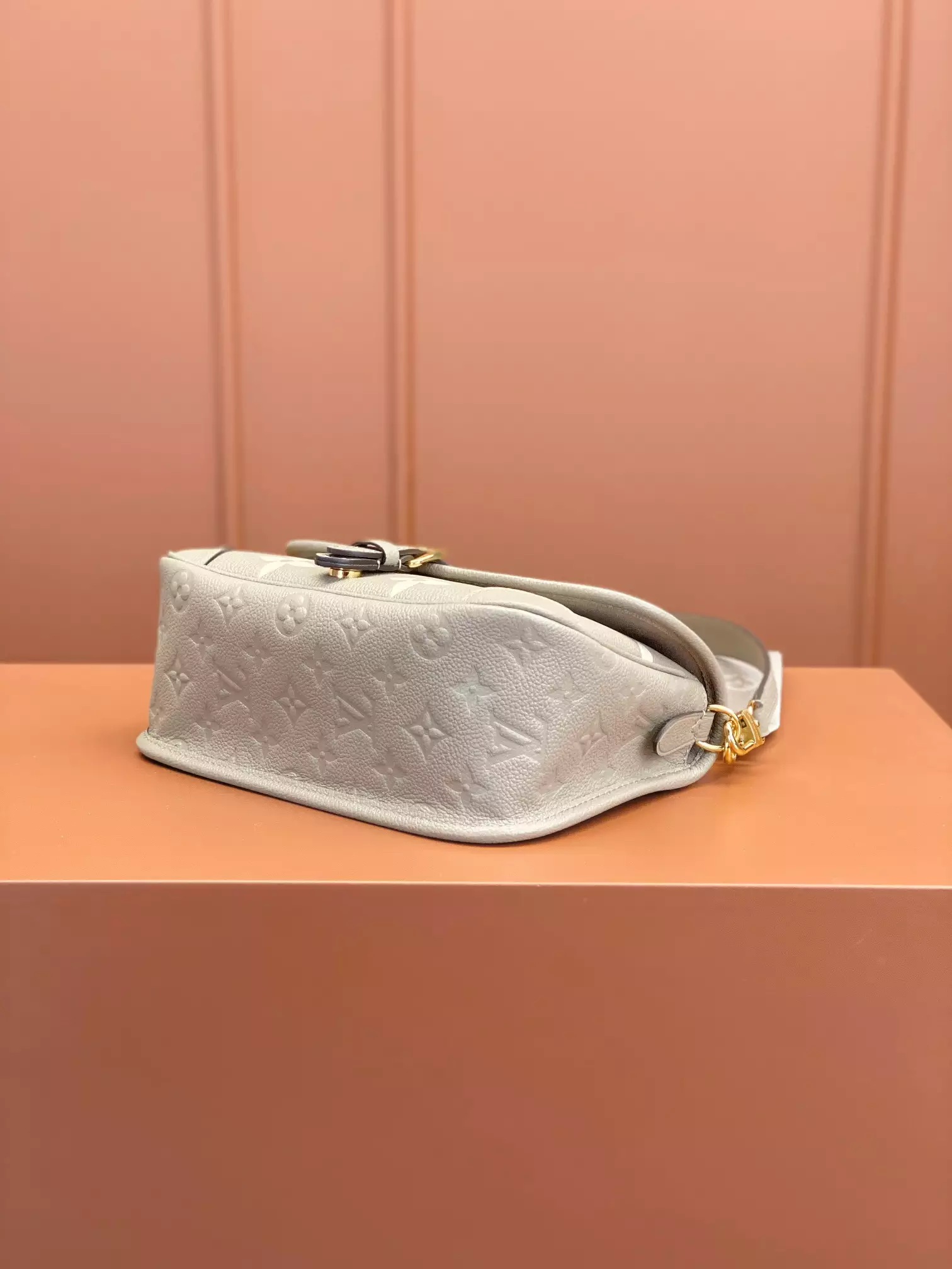 Diane Monogram Empreinte Tourterelle Beige/Cream
