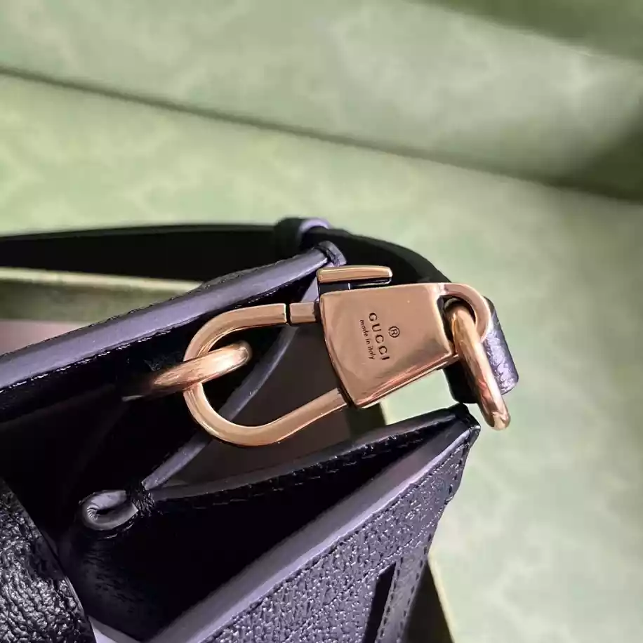 Gucci Diana Small Shoulder Bag – GB290