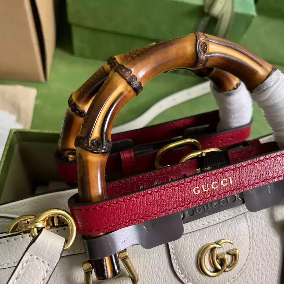 Gucci Diana Small Shoulder Bag – GB292