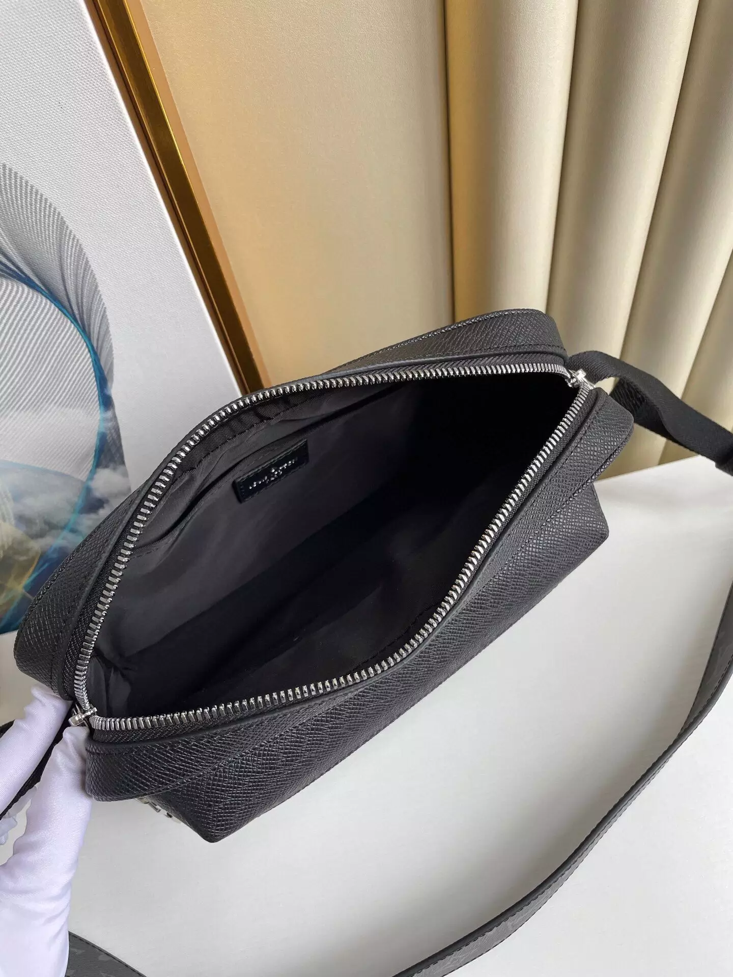 Outdoor Messenger Taigarama Black