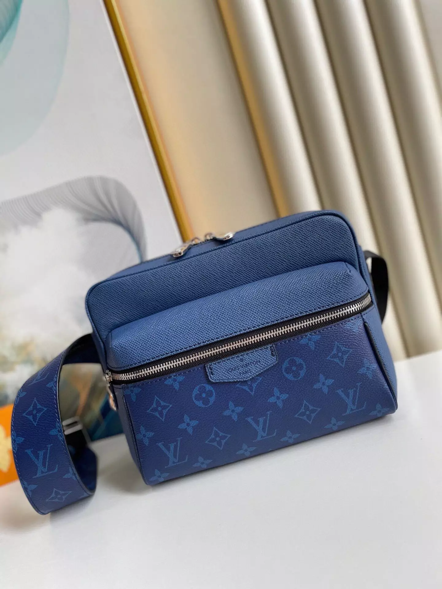 Outdoor Messenger Taigarama Cobalt
