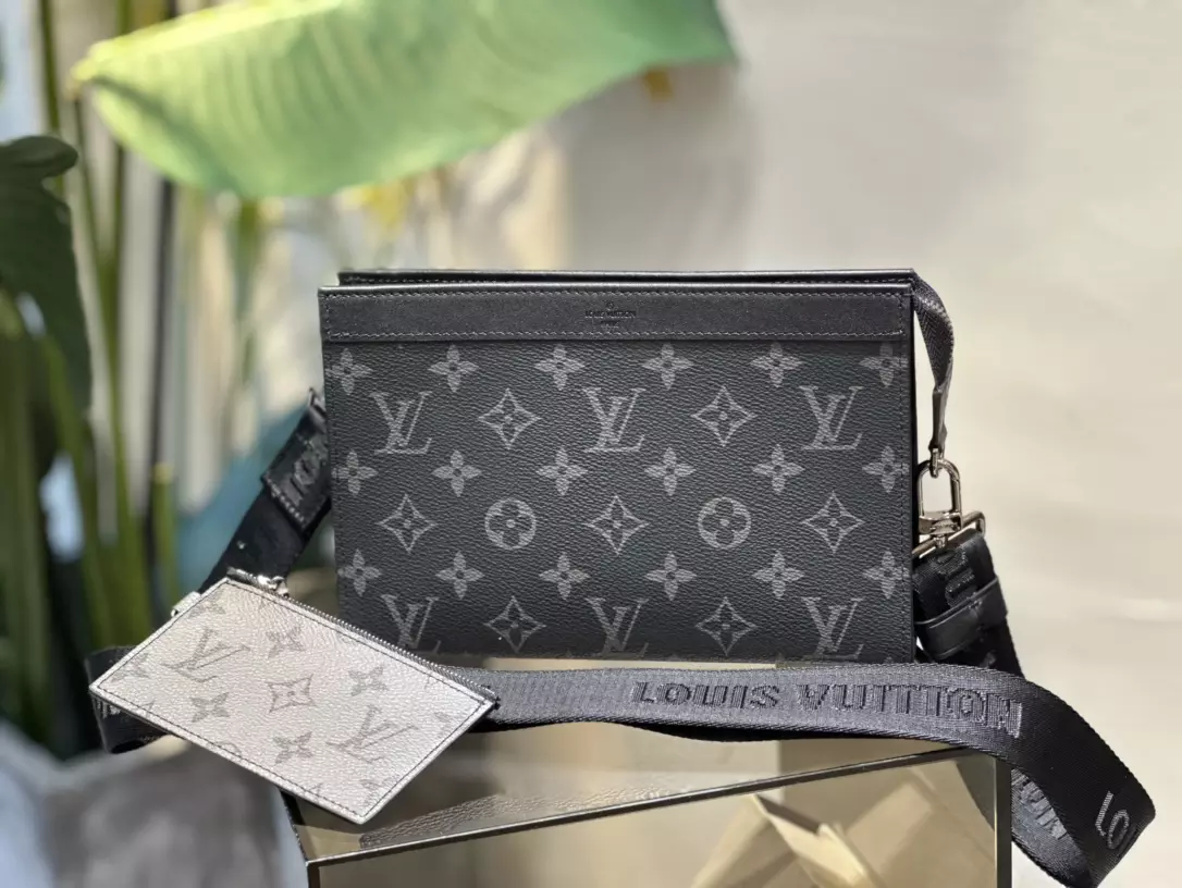 Gaston Wearable Wallet Monogram Eclipse Reverse