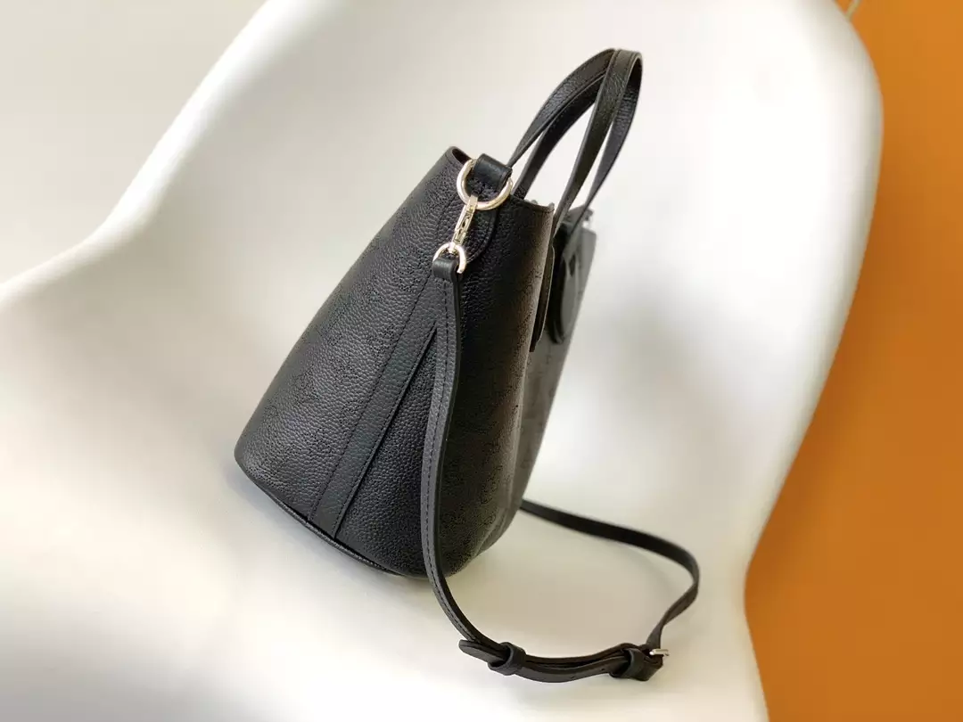 Blossom PM Mahina Black Leather