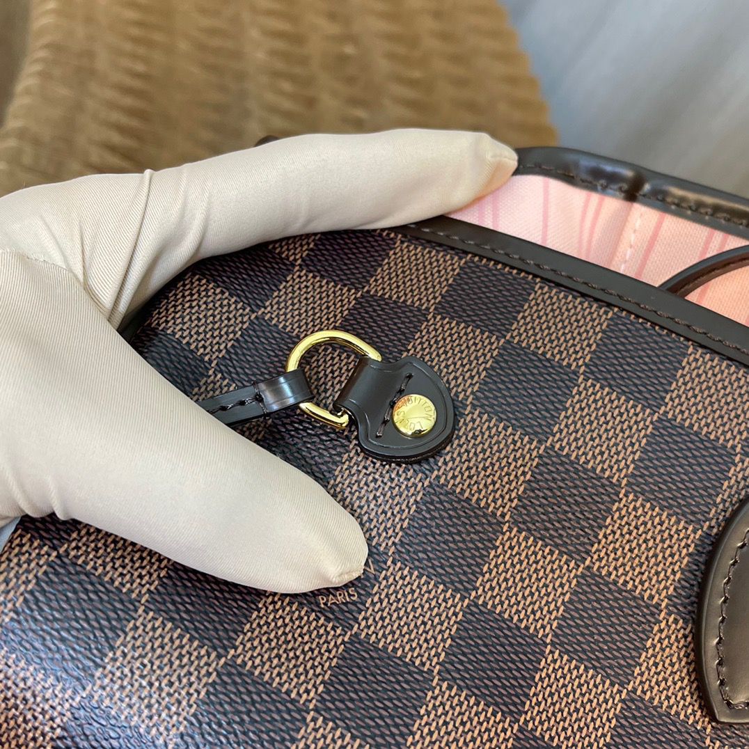 Louis Vuitton Neverfull MM Tote Bag – LB402