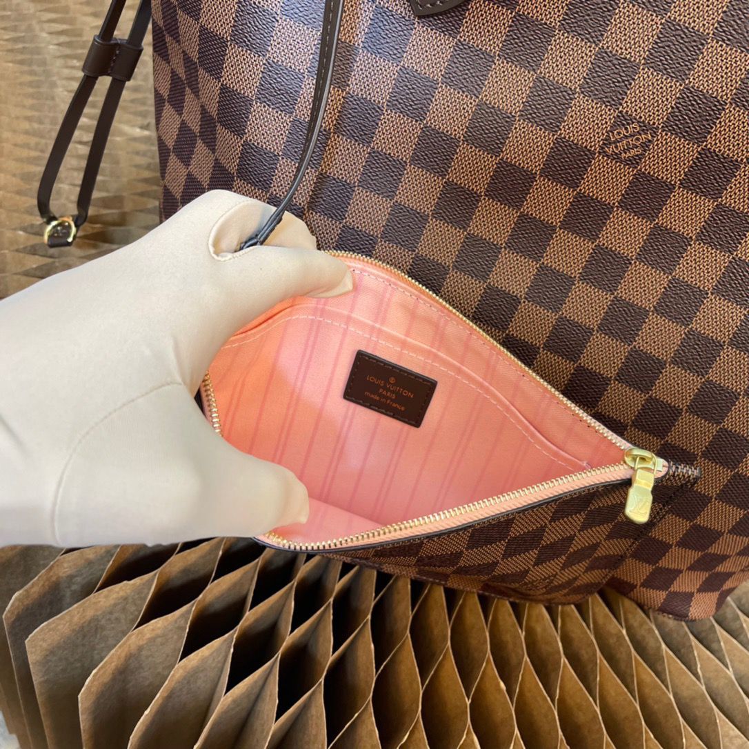 Louis Vuitton Neverfull MM Tote Bag – LB402