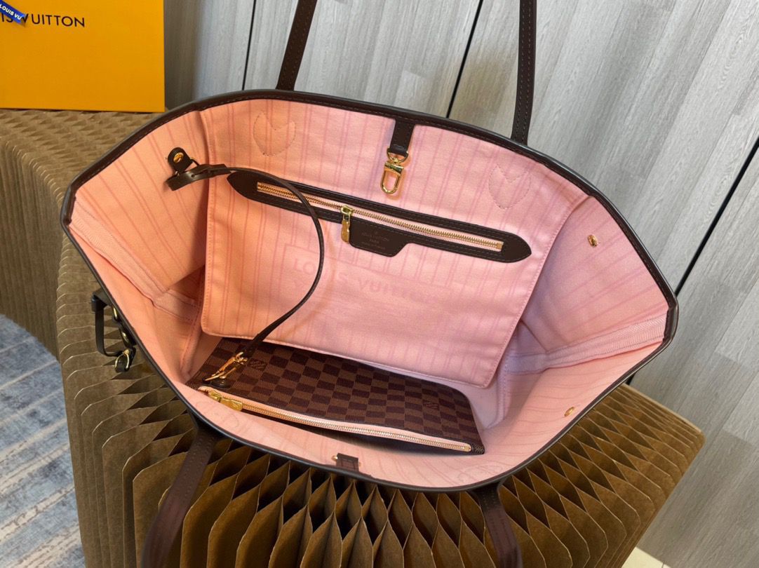 Louis Vuitton Neverfull MM Tote Bag – LB402