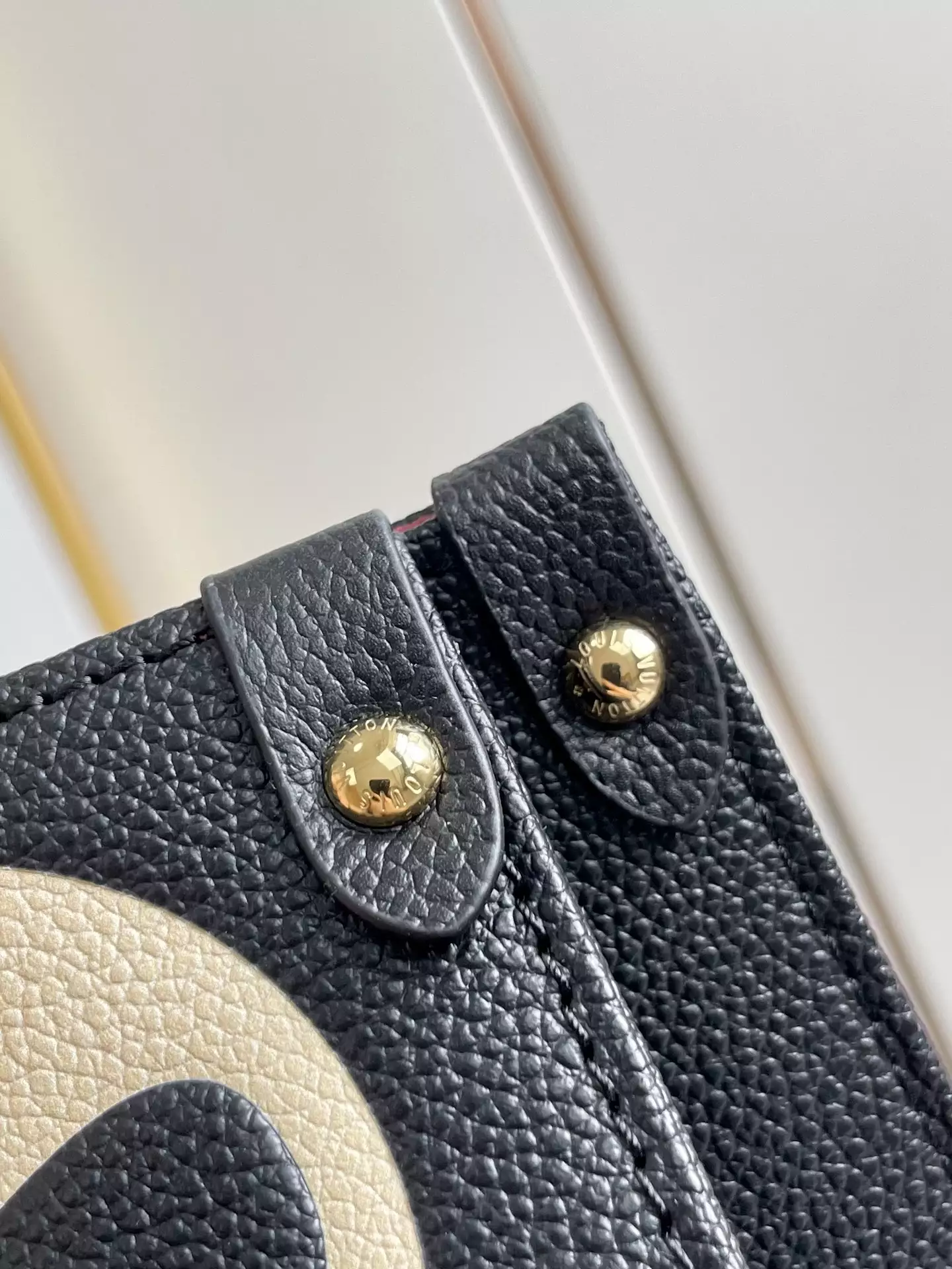 OnTheGo MM Bicolor Monogram Empreinte Black/Cream Leather