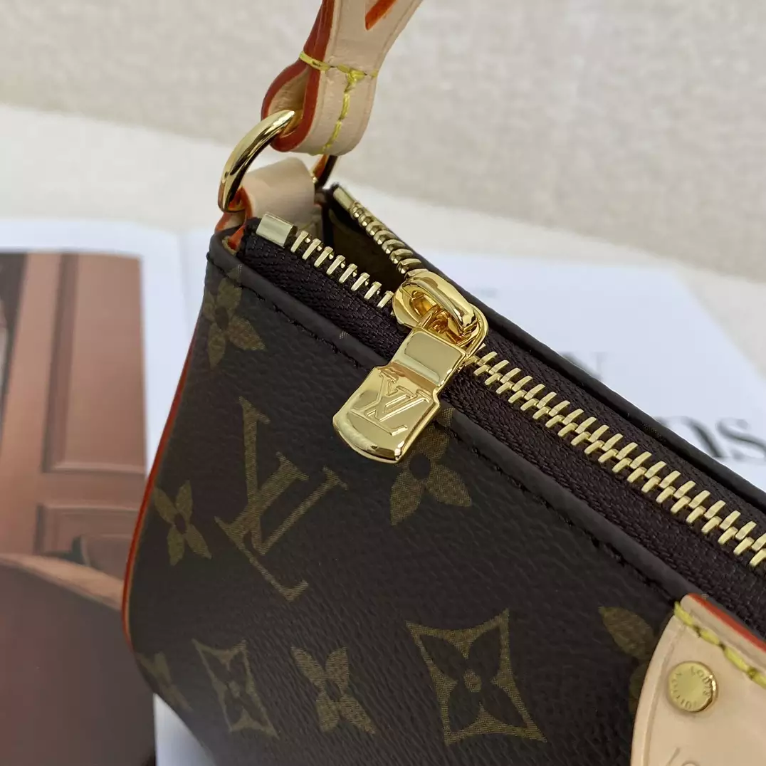 Pochette Tirette Monogram Canvas