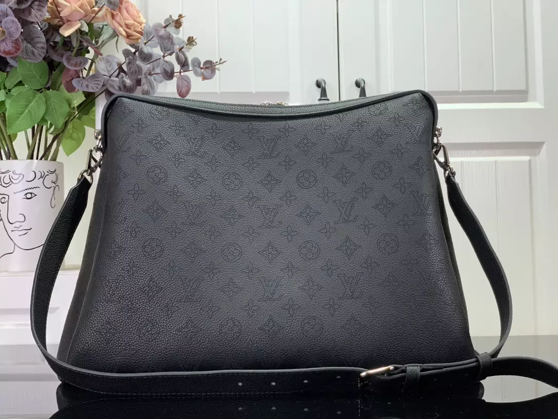 Hand It All MM Black Mahina Calfskin