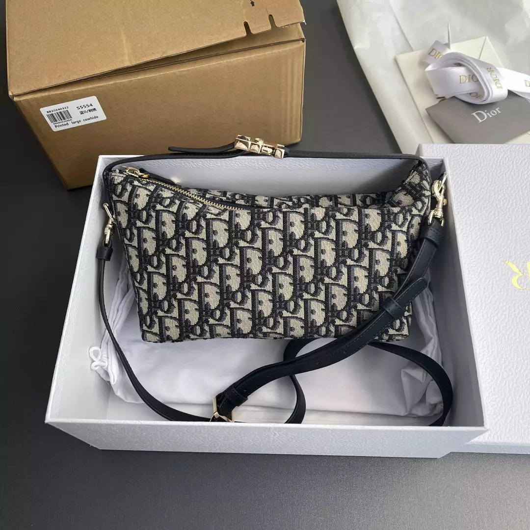 Medium DiorTravel Nomad Pouch Blue Dior Oblique Jacquard