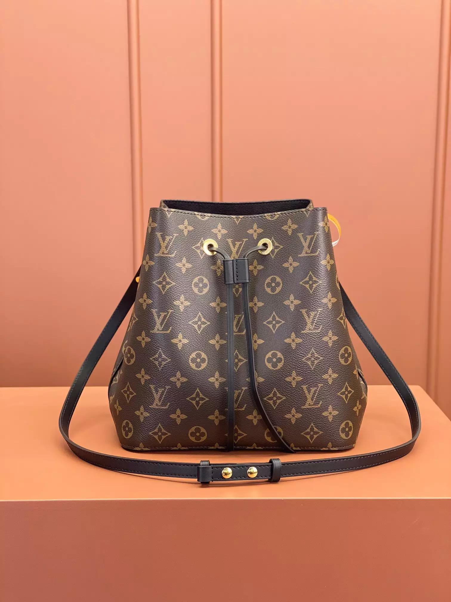 NéoNoé MM Bucket Bag Black Monogram Canvas