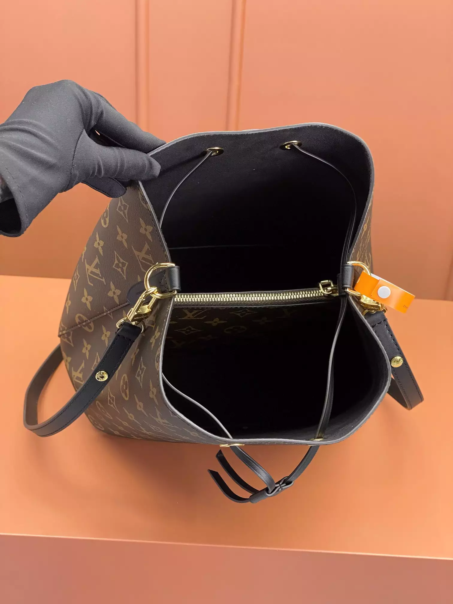 NéoNoé MM Bucket Bag Black Monogram Canvas