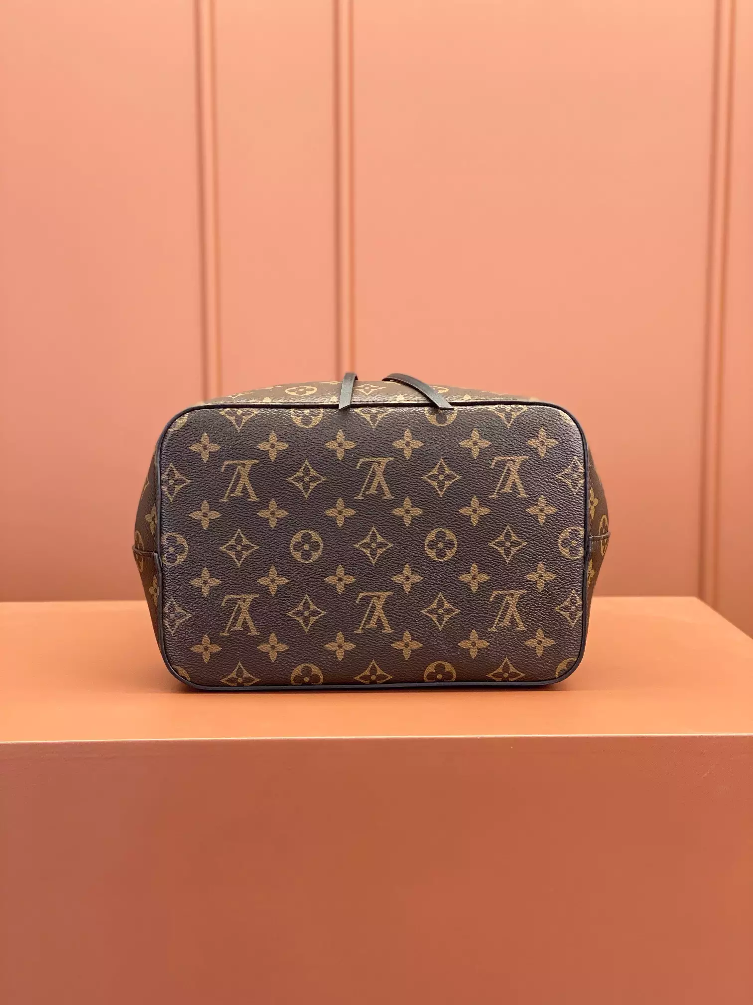 NéoNoé MM Bucket Bag Black Monogram Canvas