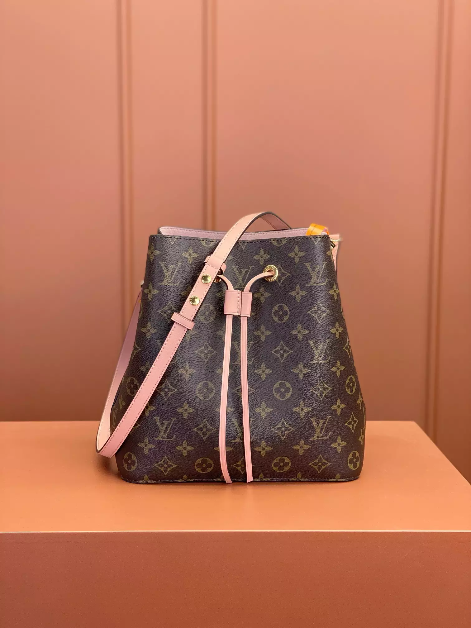 NéoNoé MM Bucket Bag Rose Poudré Pink Monogram Canvas