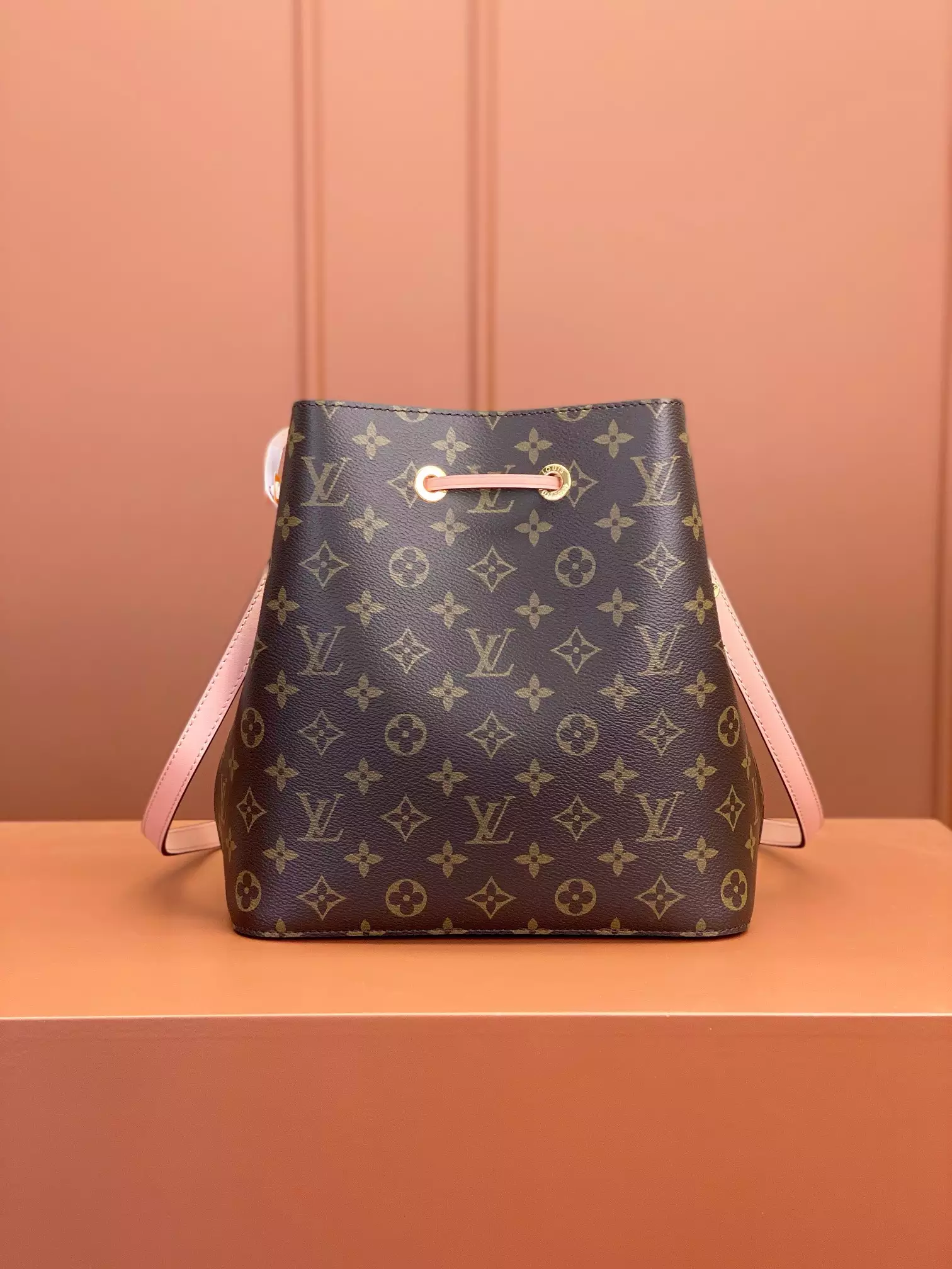 NéoNoé MM Bucket Bag Rose Poudré Pink Monogram Canvas