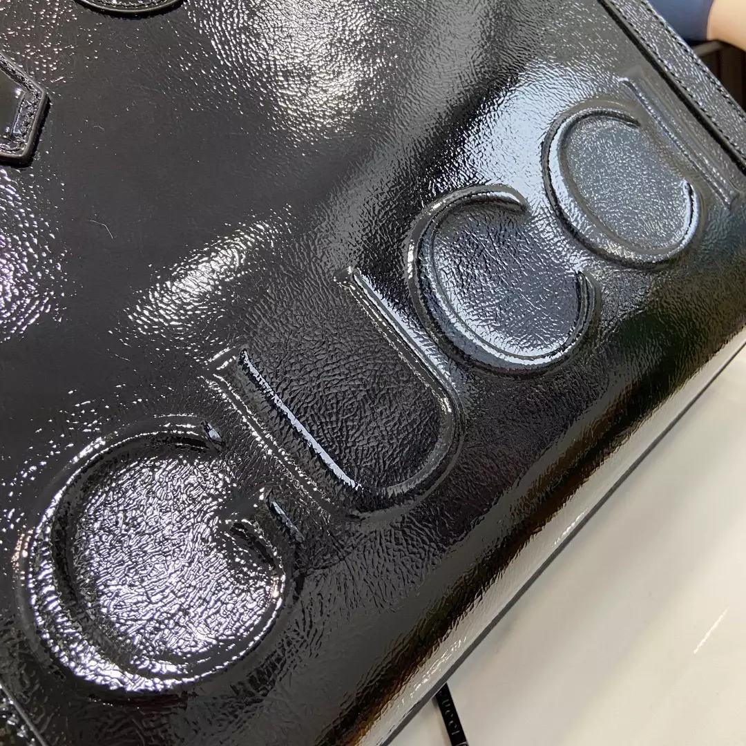 G*u*i diana medium tote bag in black patent leather