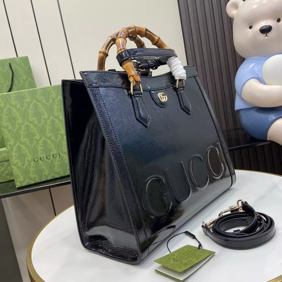 G*u*i diana medium tote bag in black patent leather