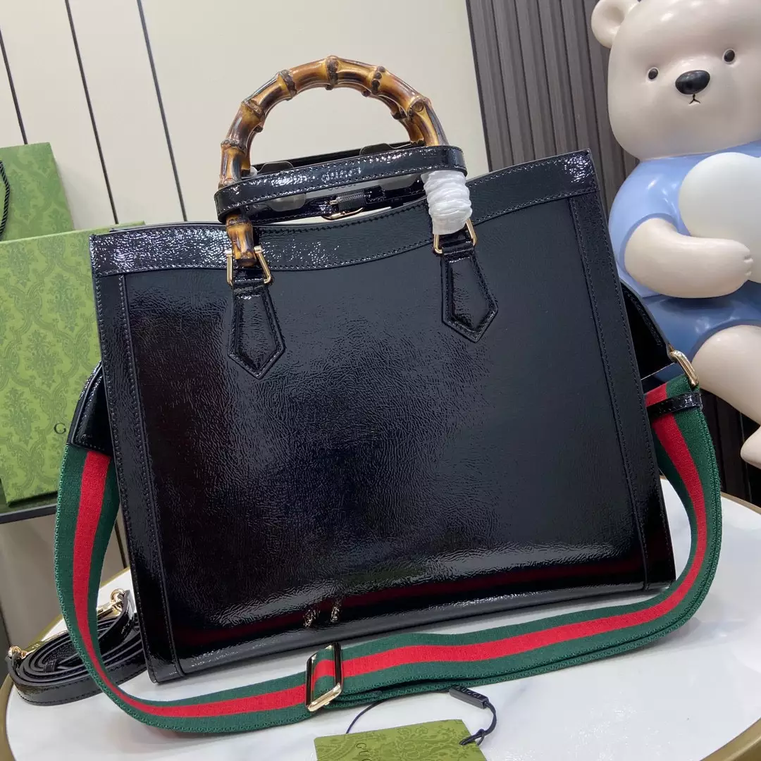 G*u*i diana medium tote bag in black patent leather