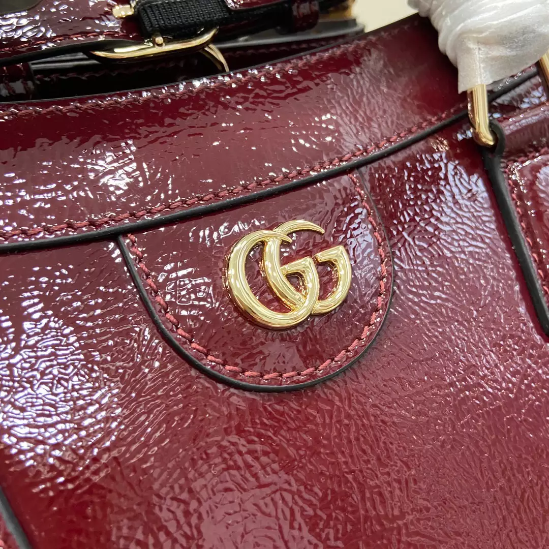 G*u*i diana medium tote bag in dark red patent leather