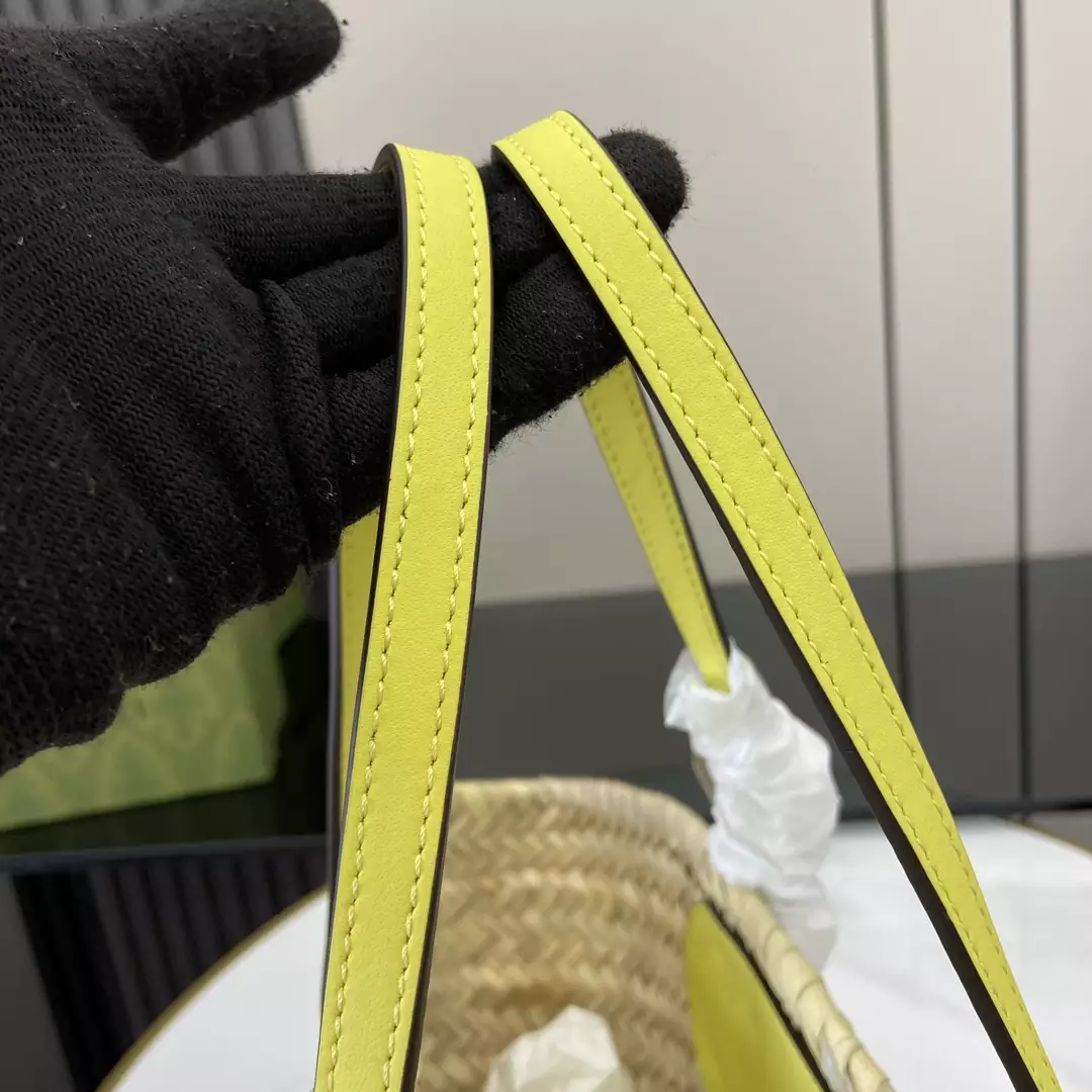 mini straw tote with G*u*i logo in natural woven straw
