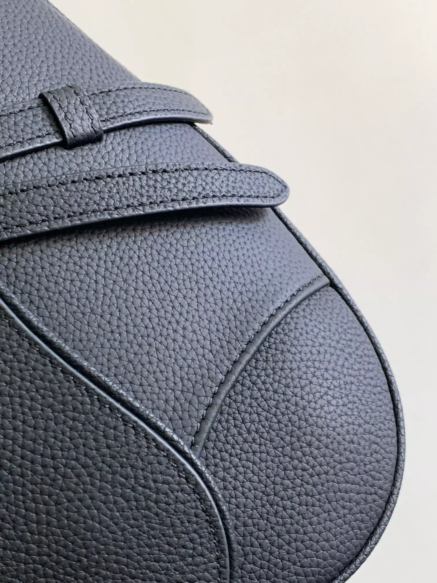 Saddle Bag Black Grained Calfskin – DB187