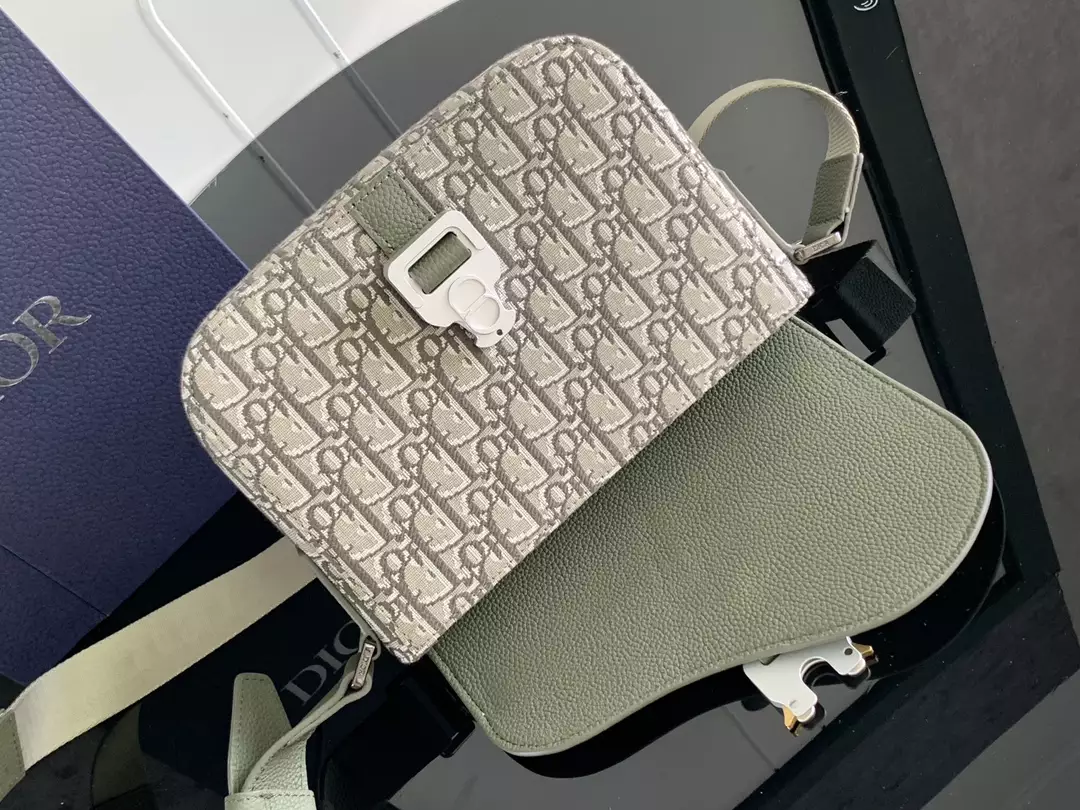 Small Saddle Messenger Bag with Flap Khaki Dior Oblique Jacquard and Khaki Grained Calfskin