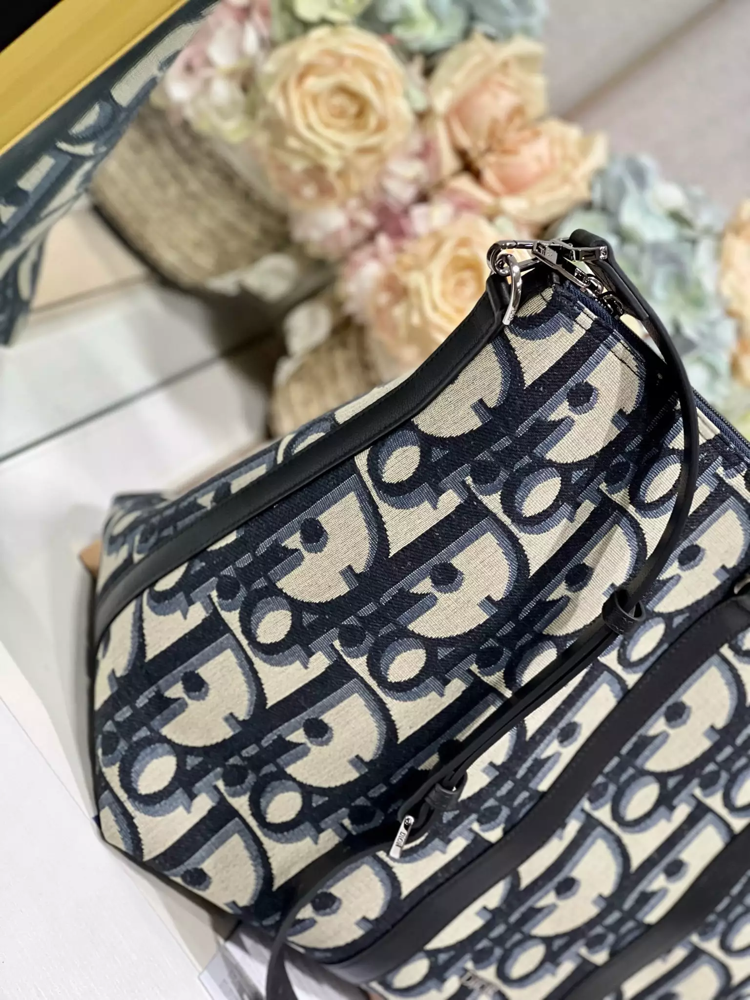 Weekender 25 Beige and Black Maxi Dior Oblique Jacquard
