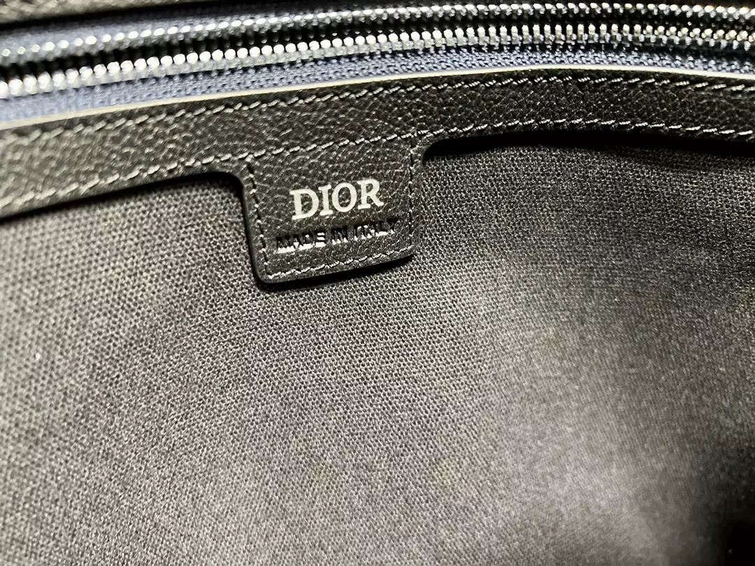 Weekender 25 Beige and Black Maxi Dior Oblique Jacquard
