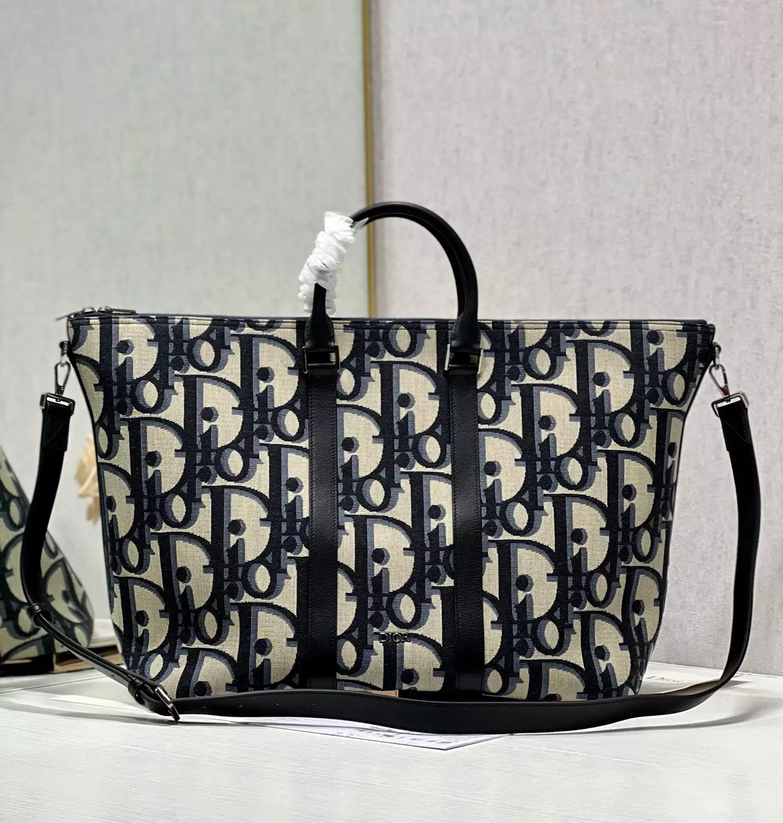Weekender 25 Beige and Black Maxi Dior Oblique Jacquard