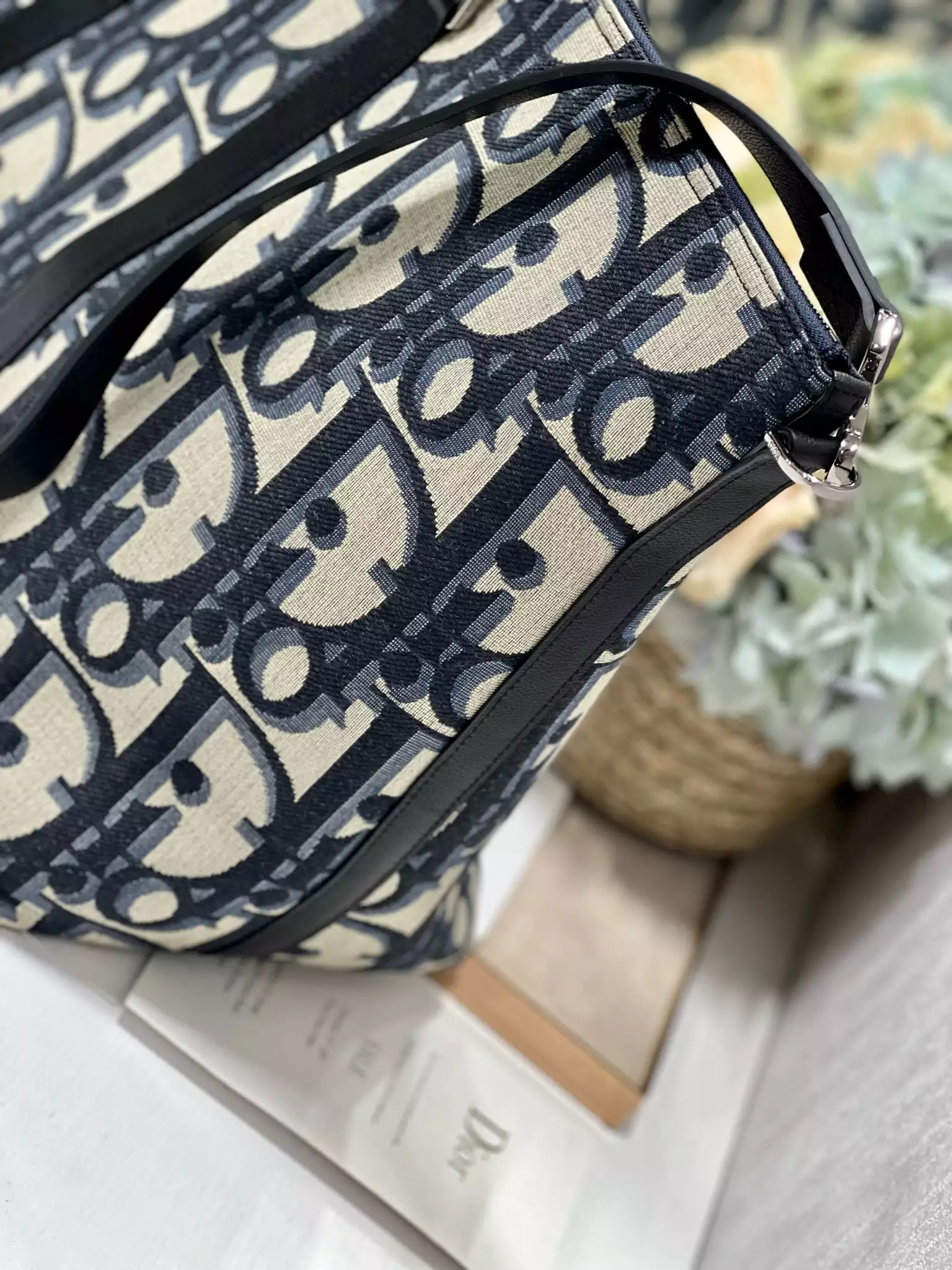 Weekender 25 Beige and Black Maxi Dior Oblique Jacquard