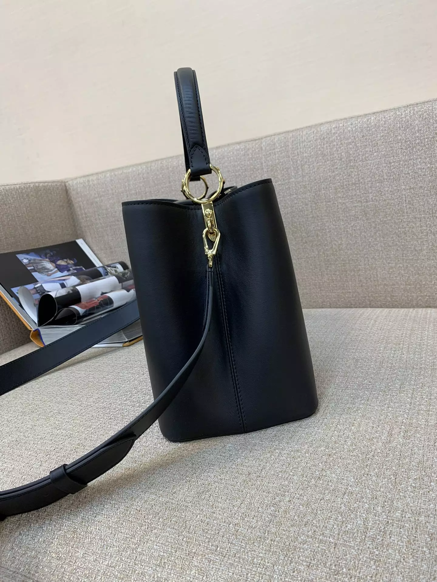 Capucines GM Souple Black Smooth Taurillon