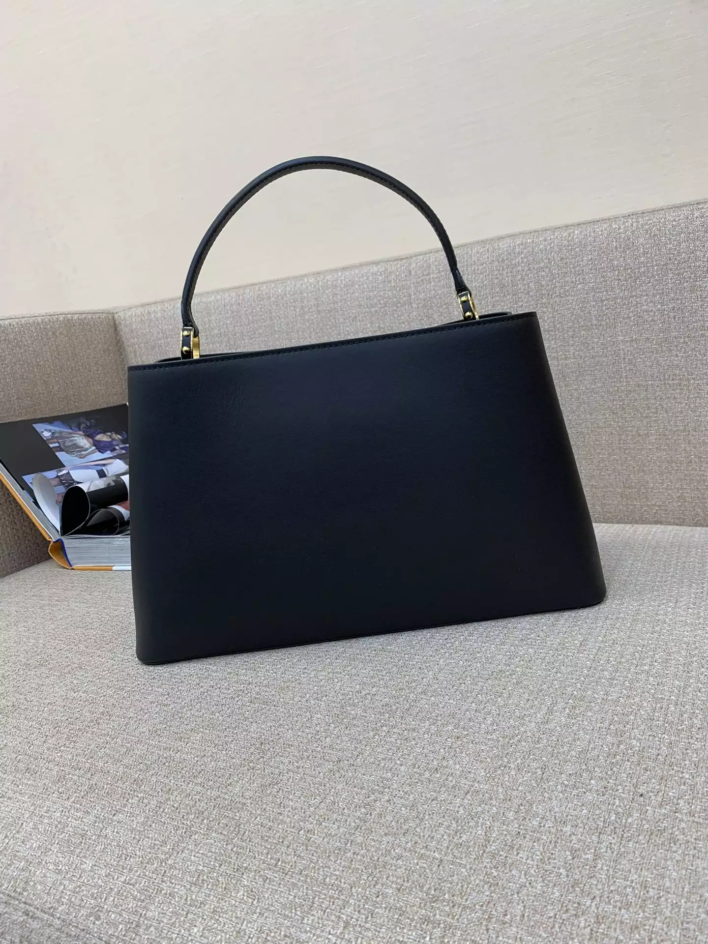 Capucines GM Souple Black Smooth Taurillon