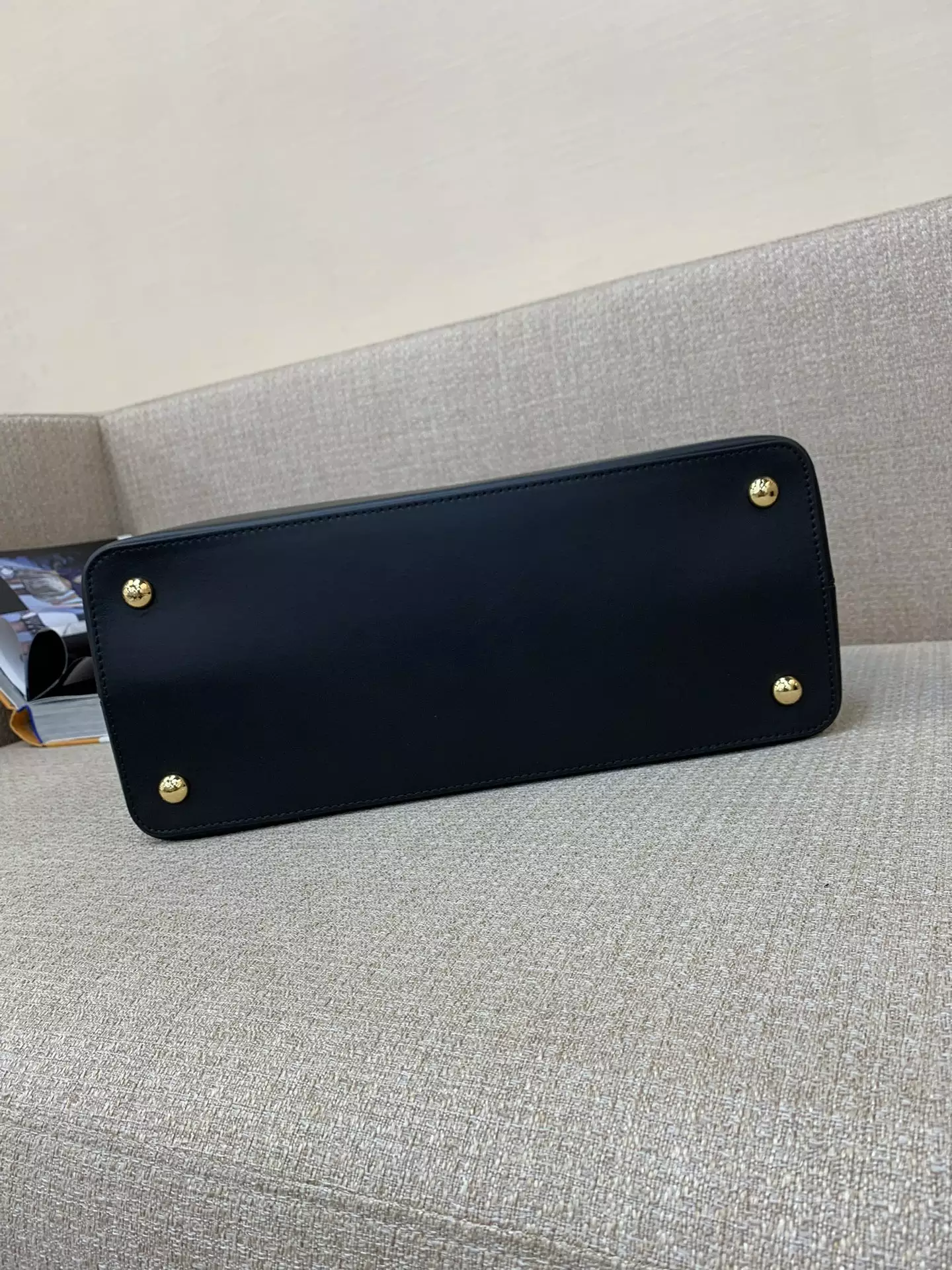 Capucines GM Souple Black Smooth Taurillon