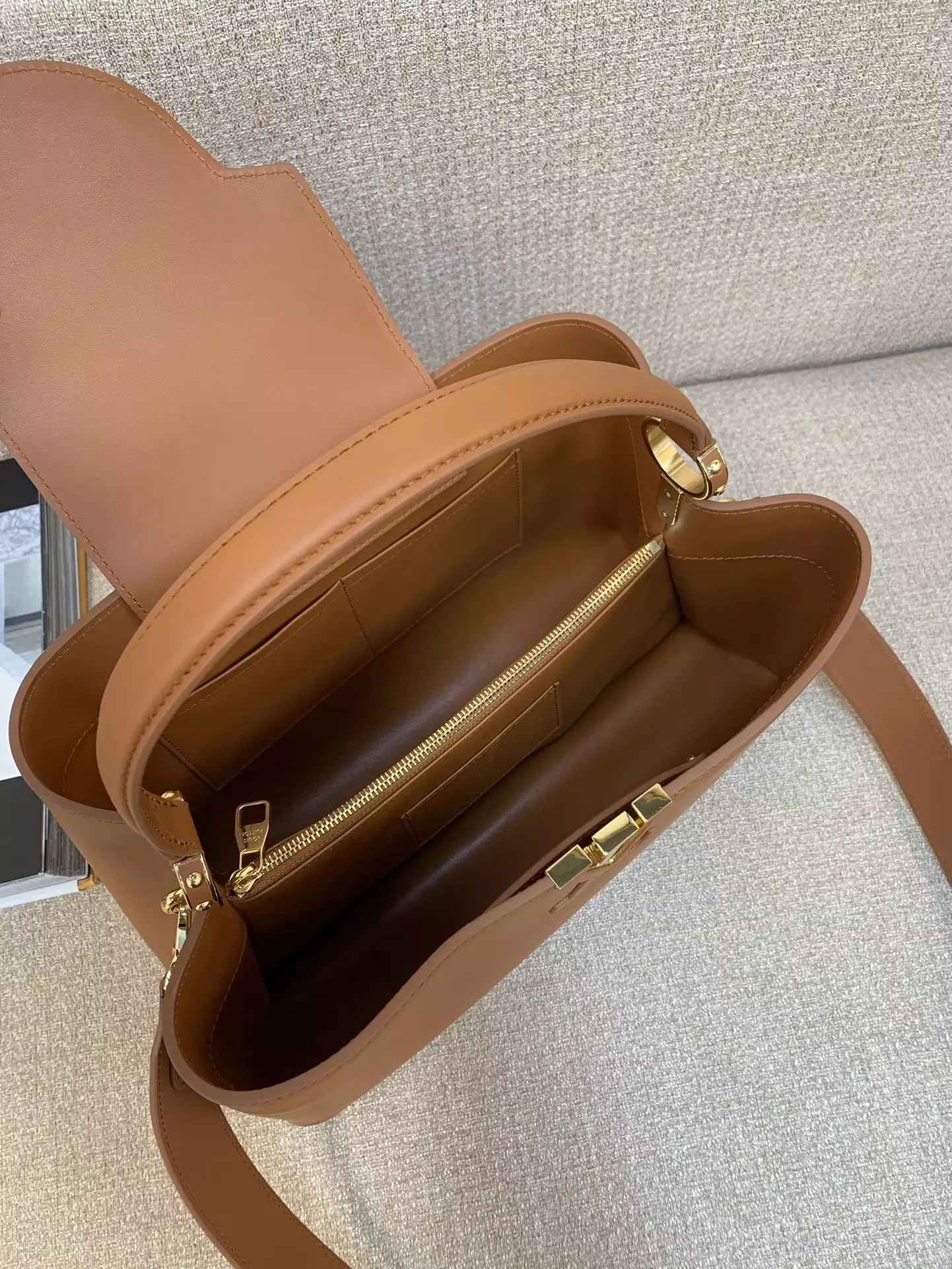 Capucines GM Souple Cognac Smooth Taurillon