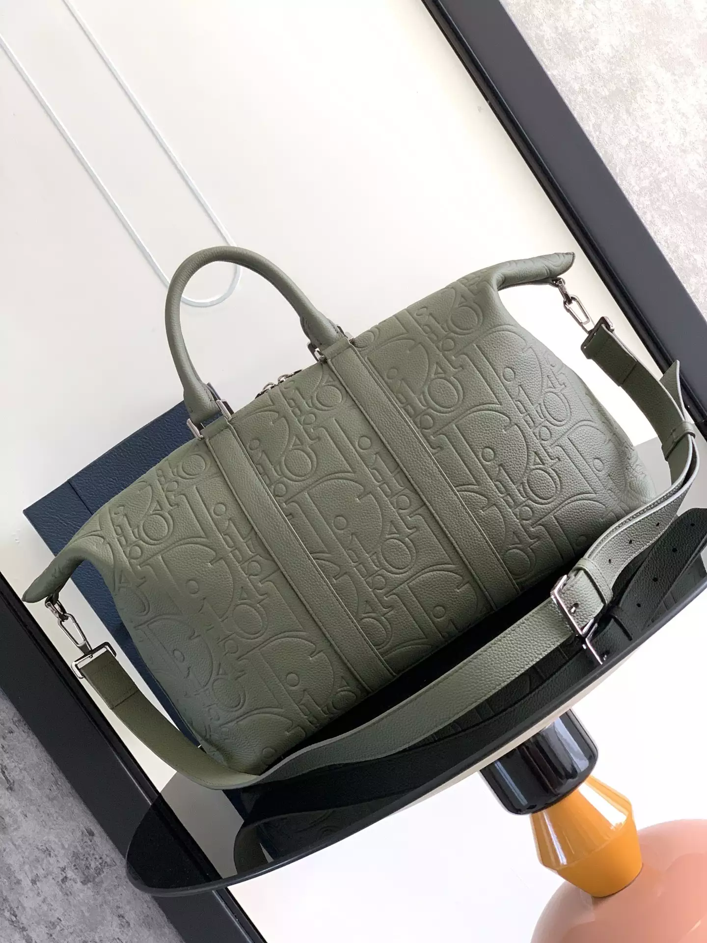Weekender 40 Khaki Dior Gravity Leather and Khaki Grained Calfskin