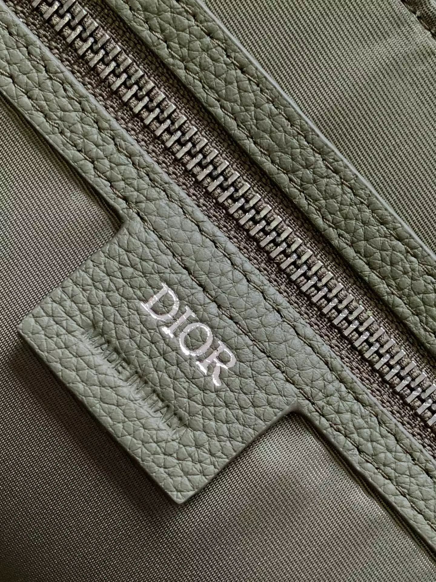 Weekender 40 Khaki Dior Gravity Leather and Khaki Grained Calfskin