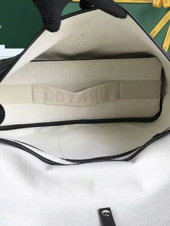Goyard Capetien MM Messenger Bag - GYB206